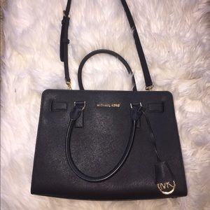 ⭐️⭐️⭐️NEW PRICE DROP⭐️⭐️⭐️Black Michael Kors purse
