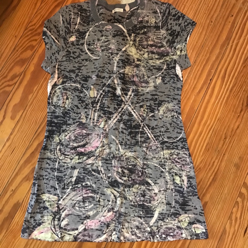 Short sleeve tee