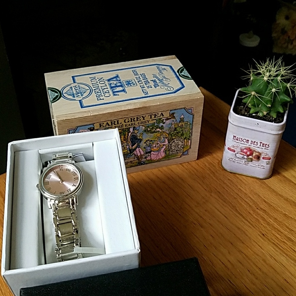 🆕In Box Watch Pink and Silver