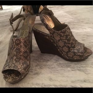 Jessica Simpson Python Print Clogs