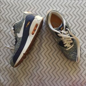 Nike AirMAX Liberty 90 Running Shoes