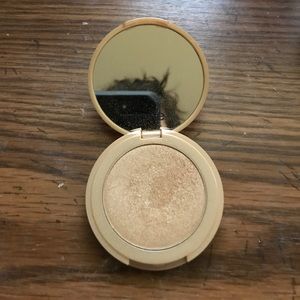 Tarte Amazonian Clay highlighter exposed highlight