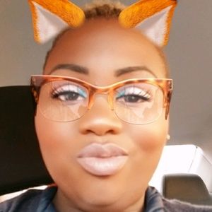 Meet your Posher, Simone