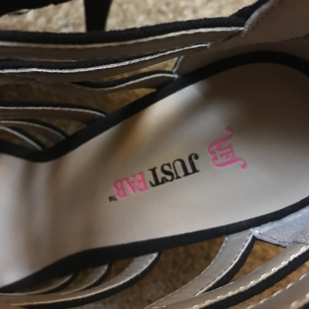 Pumps - Picture 2 of 4