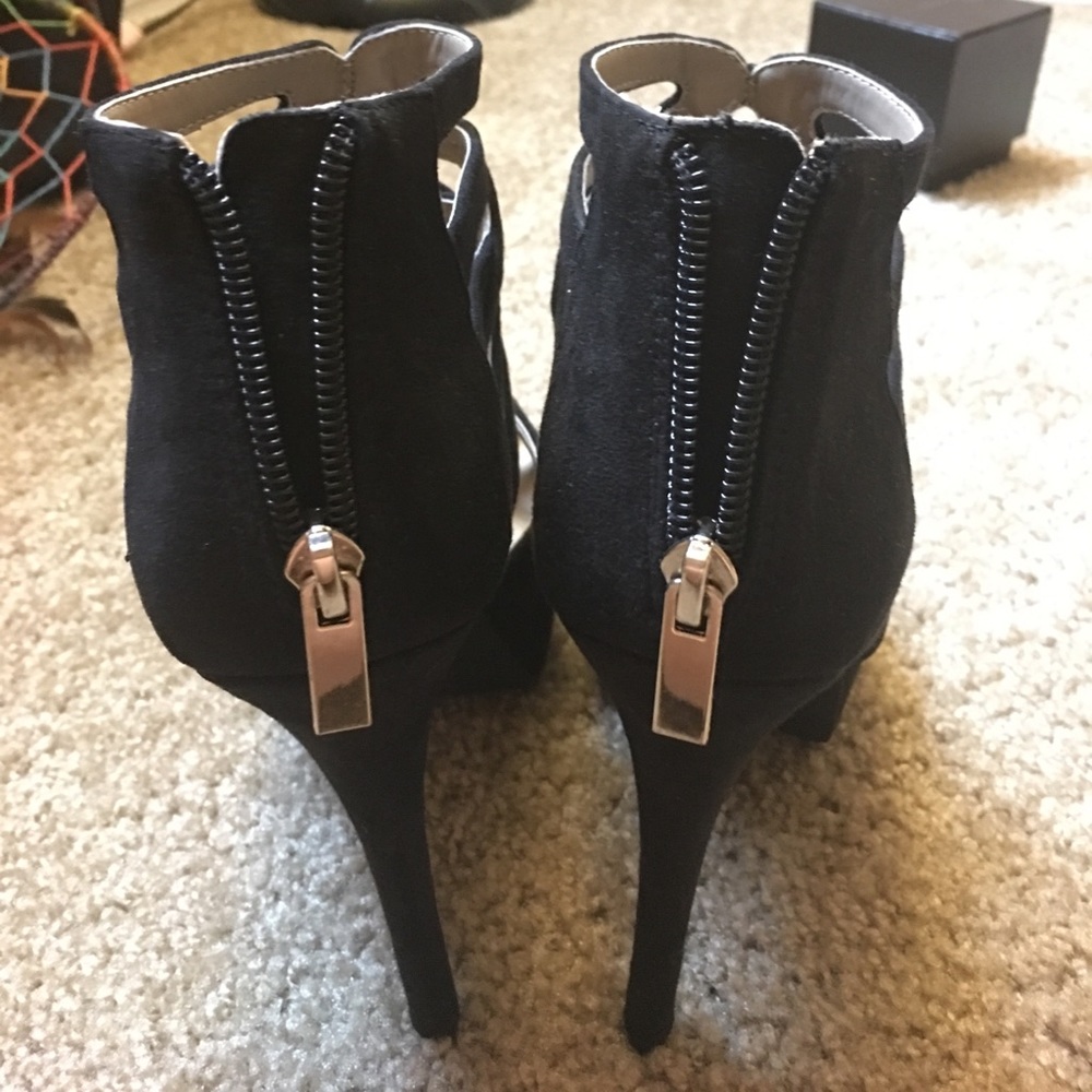 Pumps - Picture 3 of 4