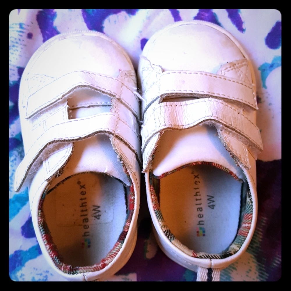 SZ4W White toddler shoes FREE WITH ANY PURCHASE