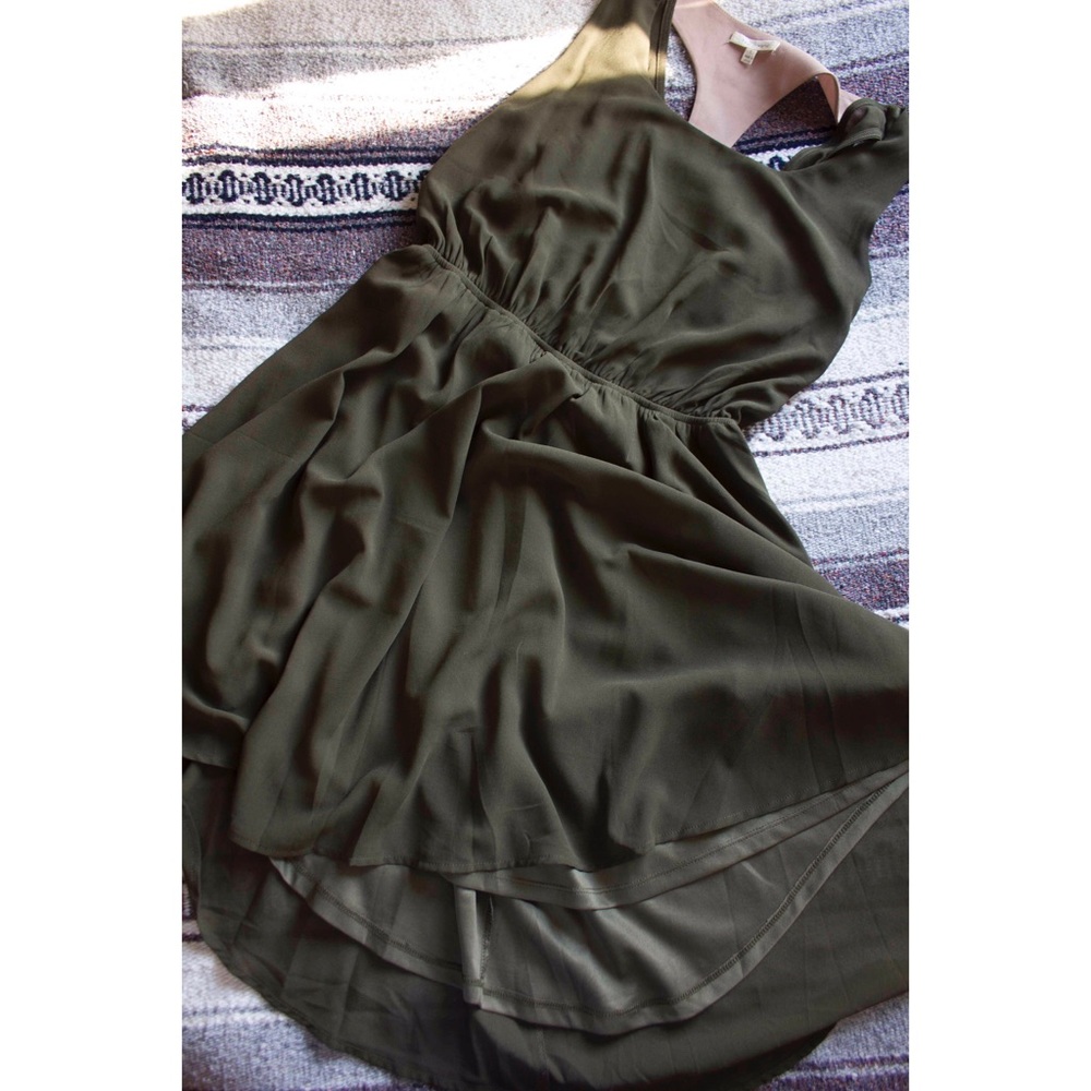 Dress - Picture 2 of 5