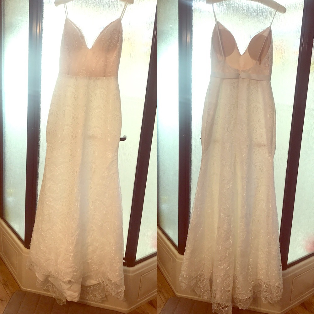 Absolutely stunning lace wedding dress/engagement