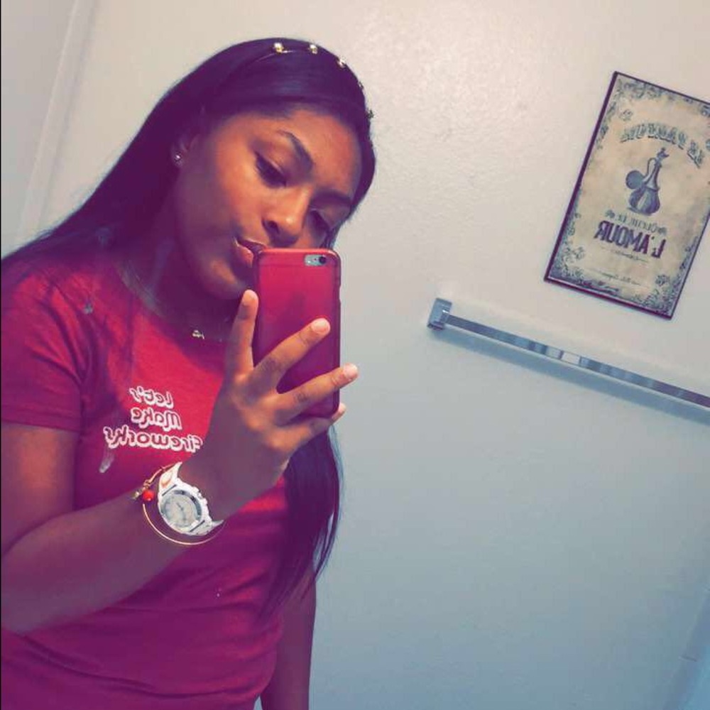 Meet your Posher, Nadia