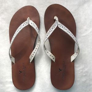 American Eagle flip flops