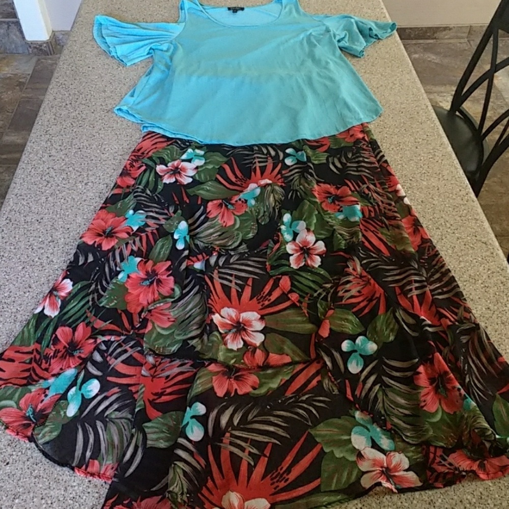 Like new fashion to figure hi-lo skirt size 1