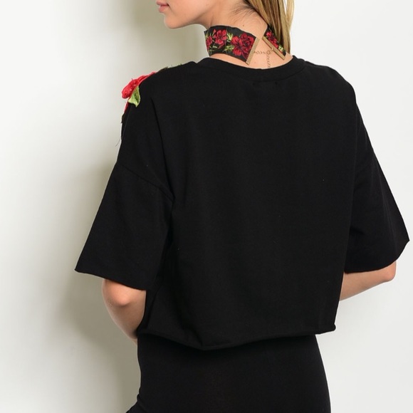 💸FINAL PRICE💸ROSE EMBROIDERED CROP TOP - Picture 2 of 5