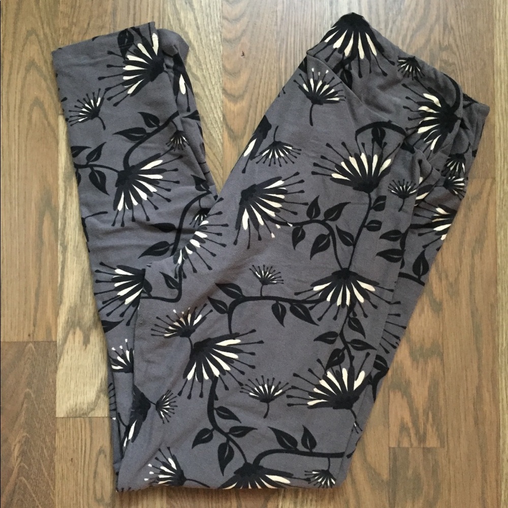🦄LuLaRoe Leggings in Botanical print TC 🦄