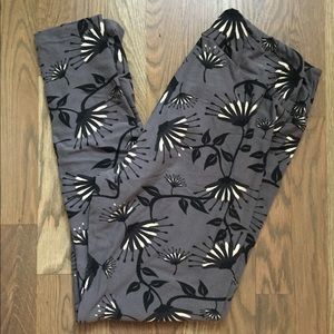 🦄LuLaRoe Leggings in Botanical print TC 🦄