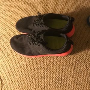 Black Infrared Roche Run Size 12