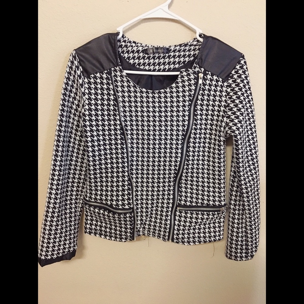 Black and white houndstooth blazer
