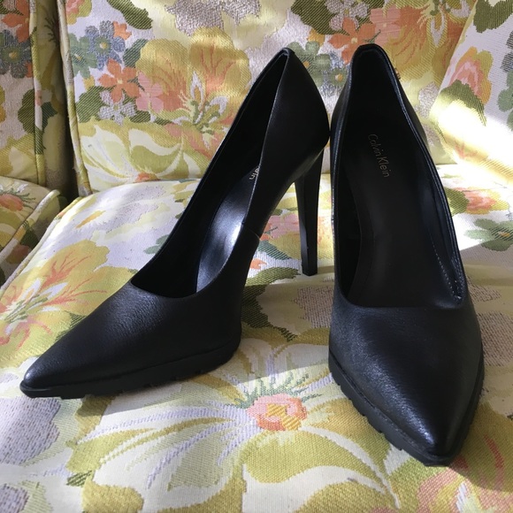 calvin klein brigitte pumps