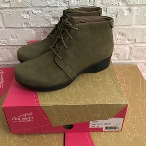 Dansko Lucille Nubuck New Khaki