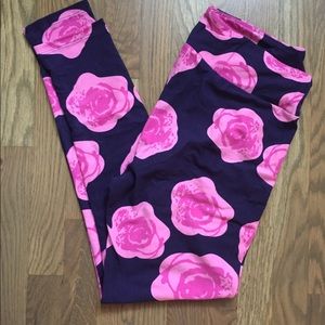 🦄LuLaRoe Disney Roses Leggings NWOT TC🦄🌹