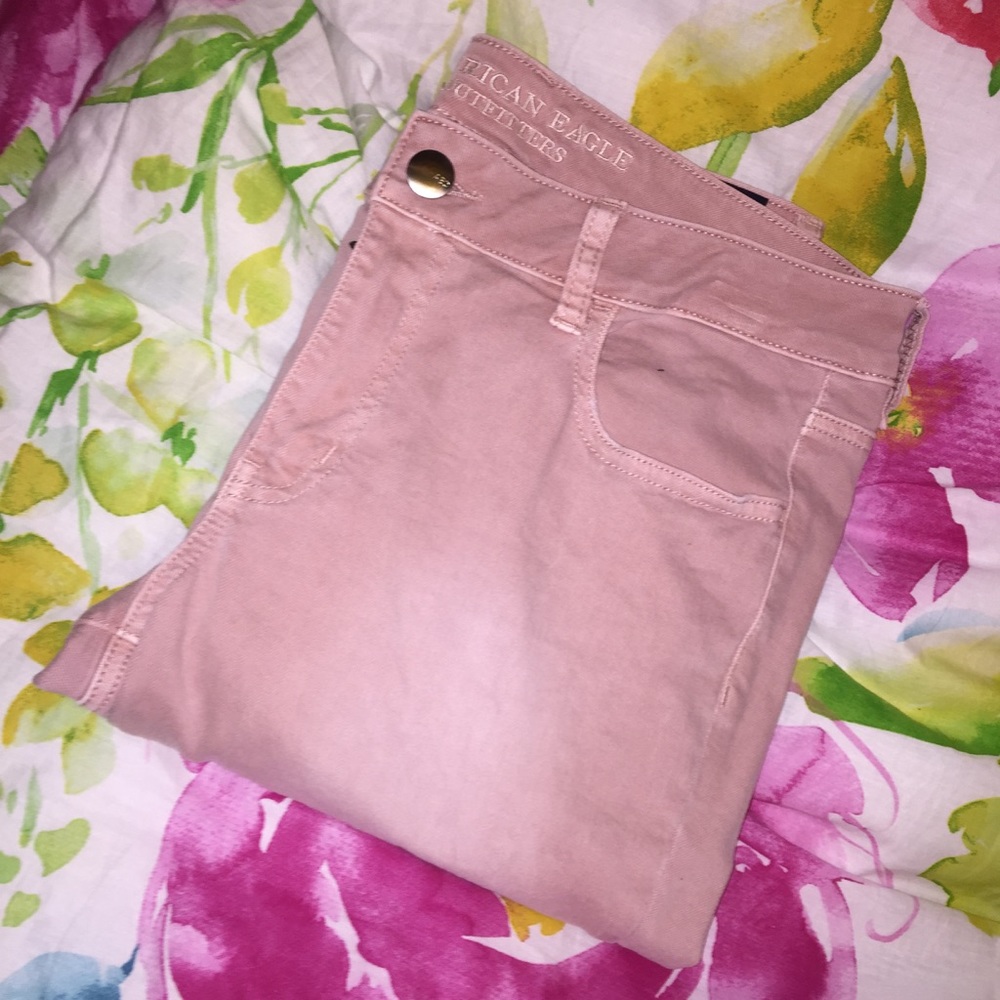 AMERICAN EAGLE JEANS