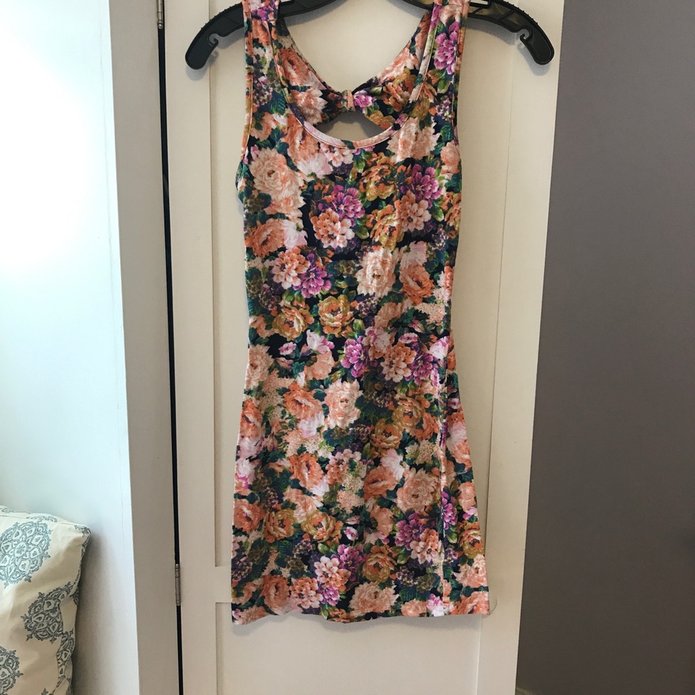 Floral bodycon dress- size small