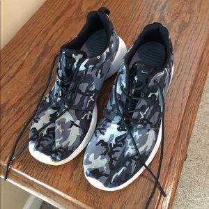 NIKE ROSHES men size  10