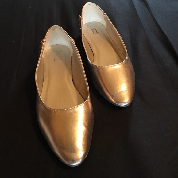 Shoes - 🧡Mark Gold flats🧡