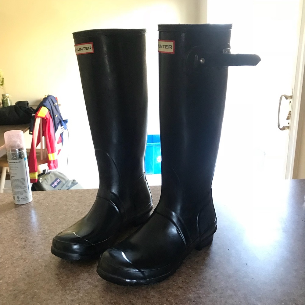 Black hunter boots