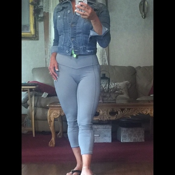 (SOLD) Lululemon ATRP Crop - Picture 5 of 7