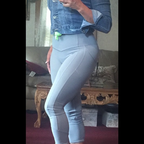 (SOLD) Lululemon ATRP Crop - Picture 6 of 7