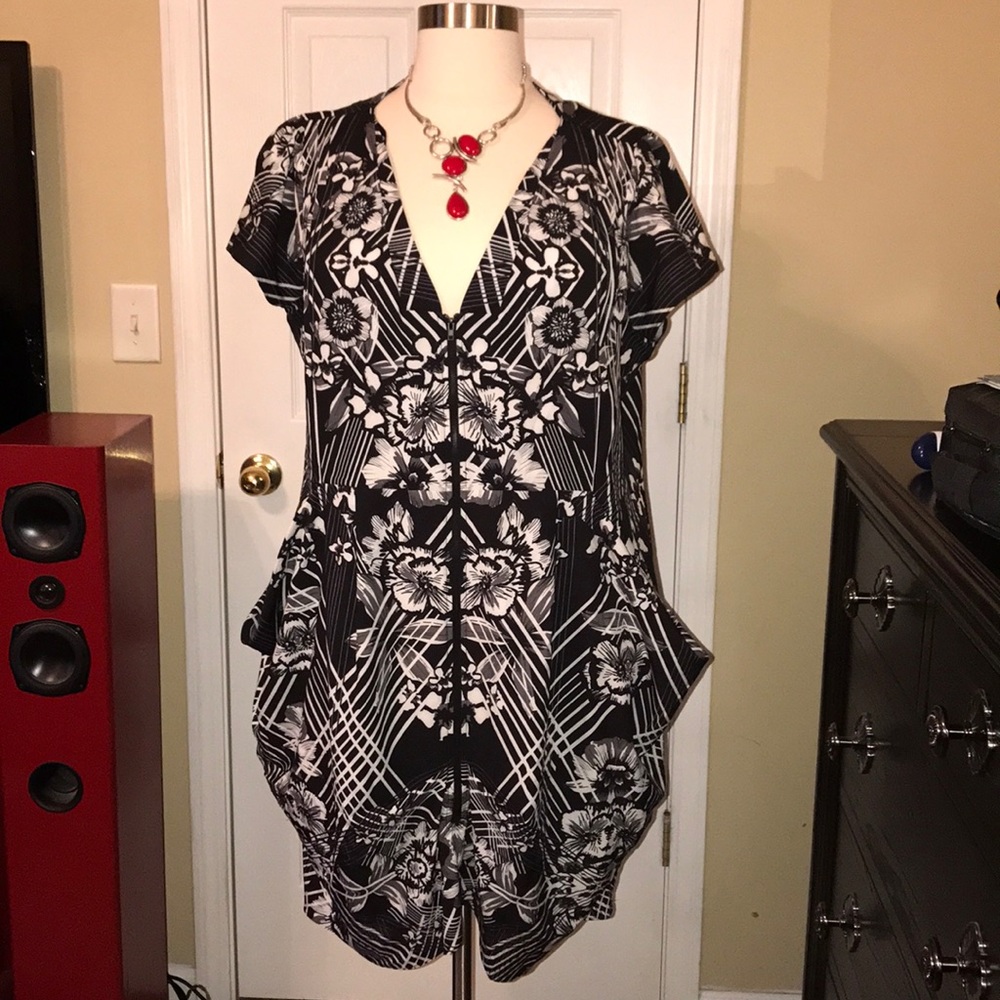 Black and white city chic dress