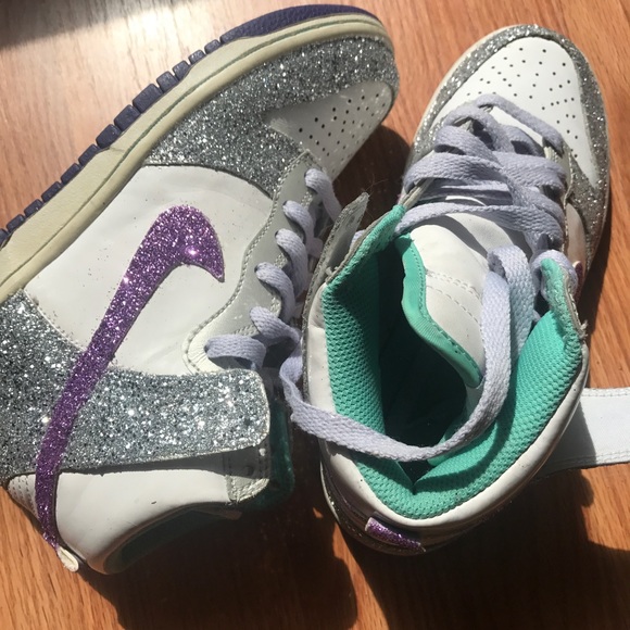 CUSTOM || ✨ MUST SEE ✨ BLING'D NIKE DUNKS - Picture 2 of 6