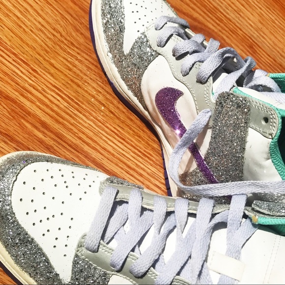 CUSTOM || ✨ MUST SEE ✨ BLING'D NIKE DUNKS - Picture 3 of 6