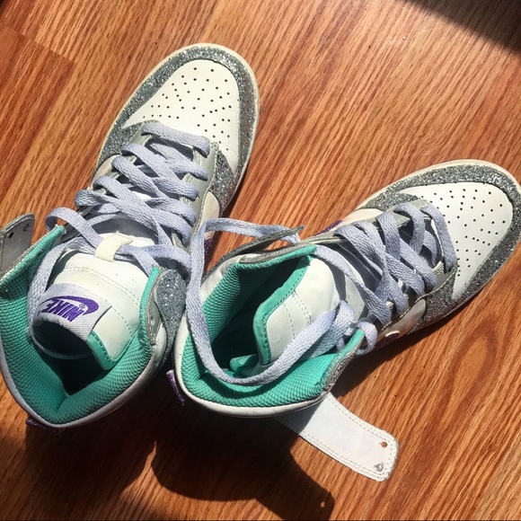 CUSTOM || ✨ MUST SEE ✨ BLING'D NIKE DUNKS - Picture 4 of 6