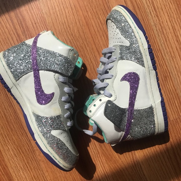 CUSTOM || ✨ MUST SEE ✨ BLING'D NIKE DUNKS - Picture 5 of 6