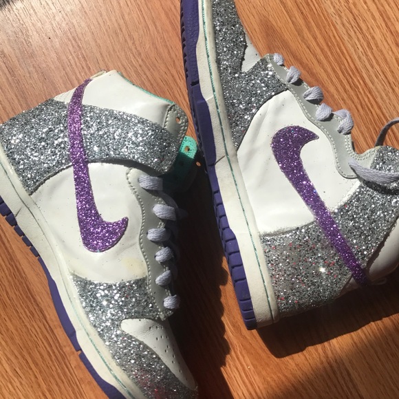 CUSTOM || ✨ MUST SEE ✨ BLING'D NIKE DUNKS - Picture 6 of 6