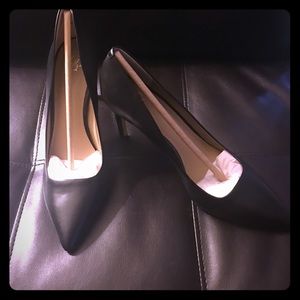 Ann Taylor Black Leather Pumps Sz 10