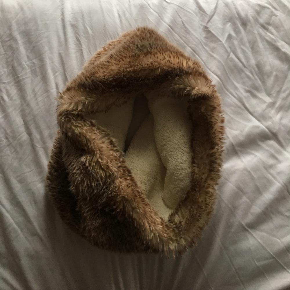 AEO Faux Fur Neck Cowl