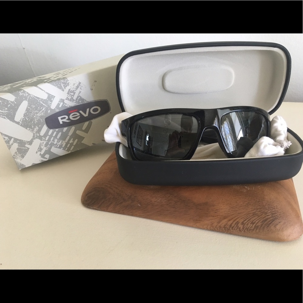 Revo - Stern Polarized Sunglasses-Black