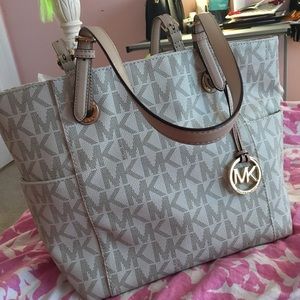 MICHAEL KORS LOGO PURSE
