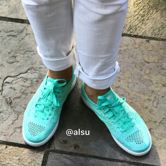 NWT Nike Tennis Classic Ultra Flyknit WMNS. - Picture 3 of 8