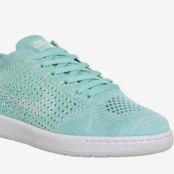 NWT Nike Tennis Classic Ultra Flyknit WMNS. - Picture 2 of 8