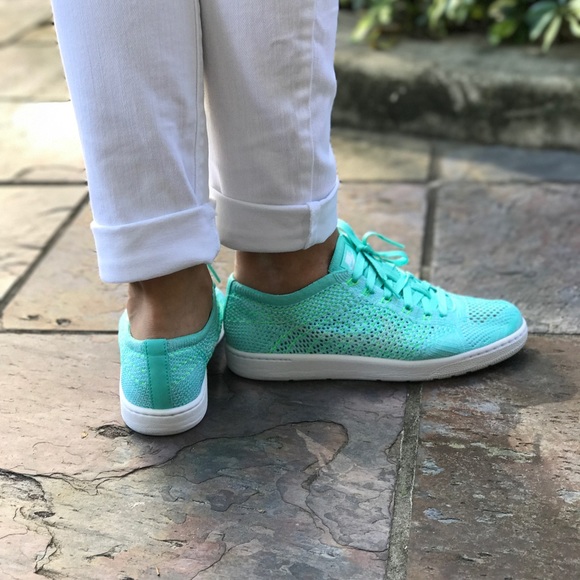 NWT Nike Tennis Classic Ultra Flyknit WMNS. - Picture 8 of 8