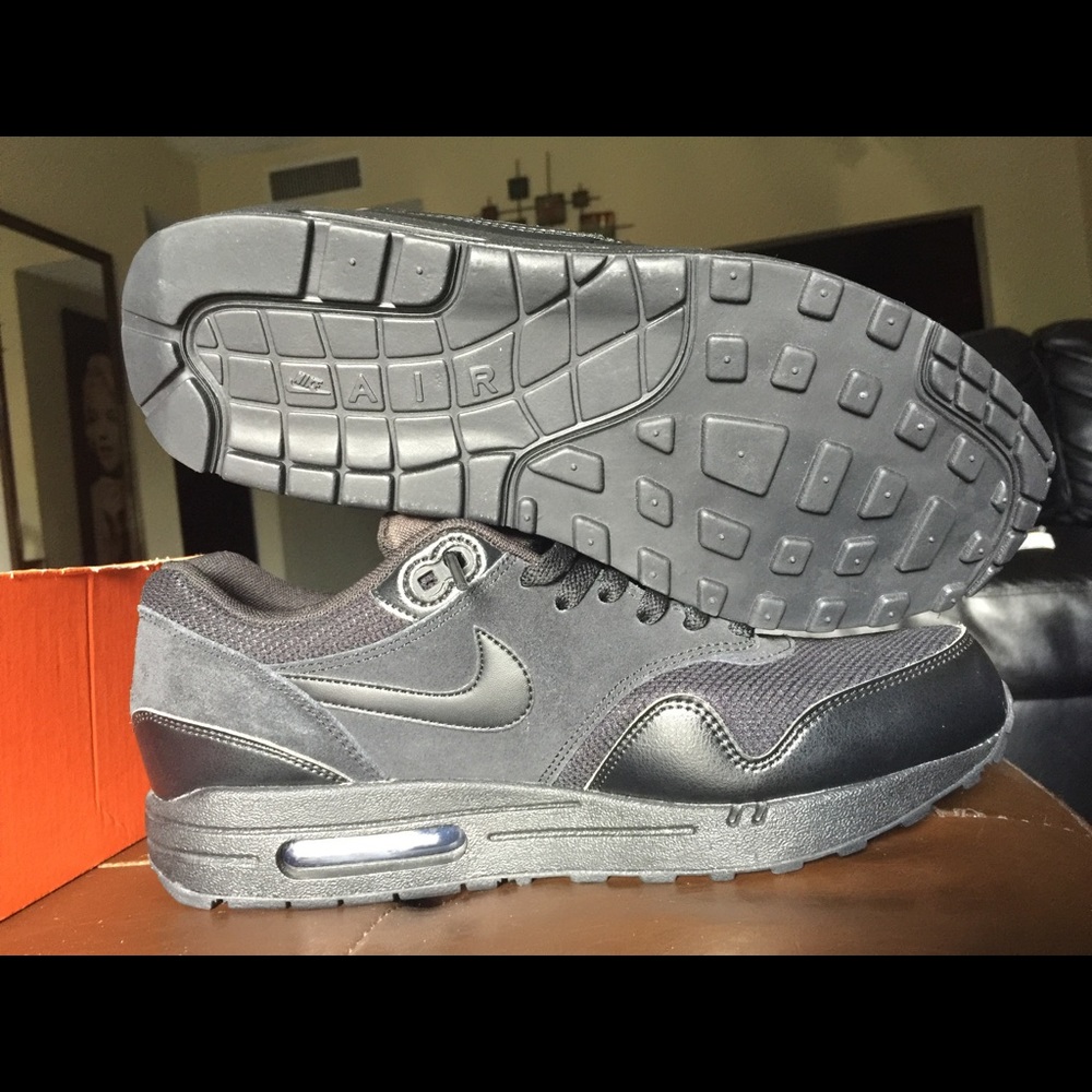 NIKE AIRMAX 1 ESSENTIAL triple black suede leather