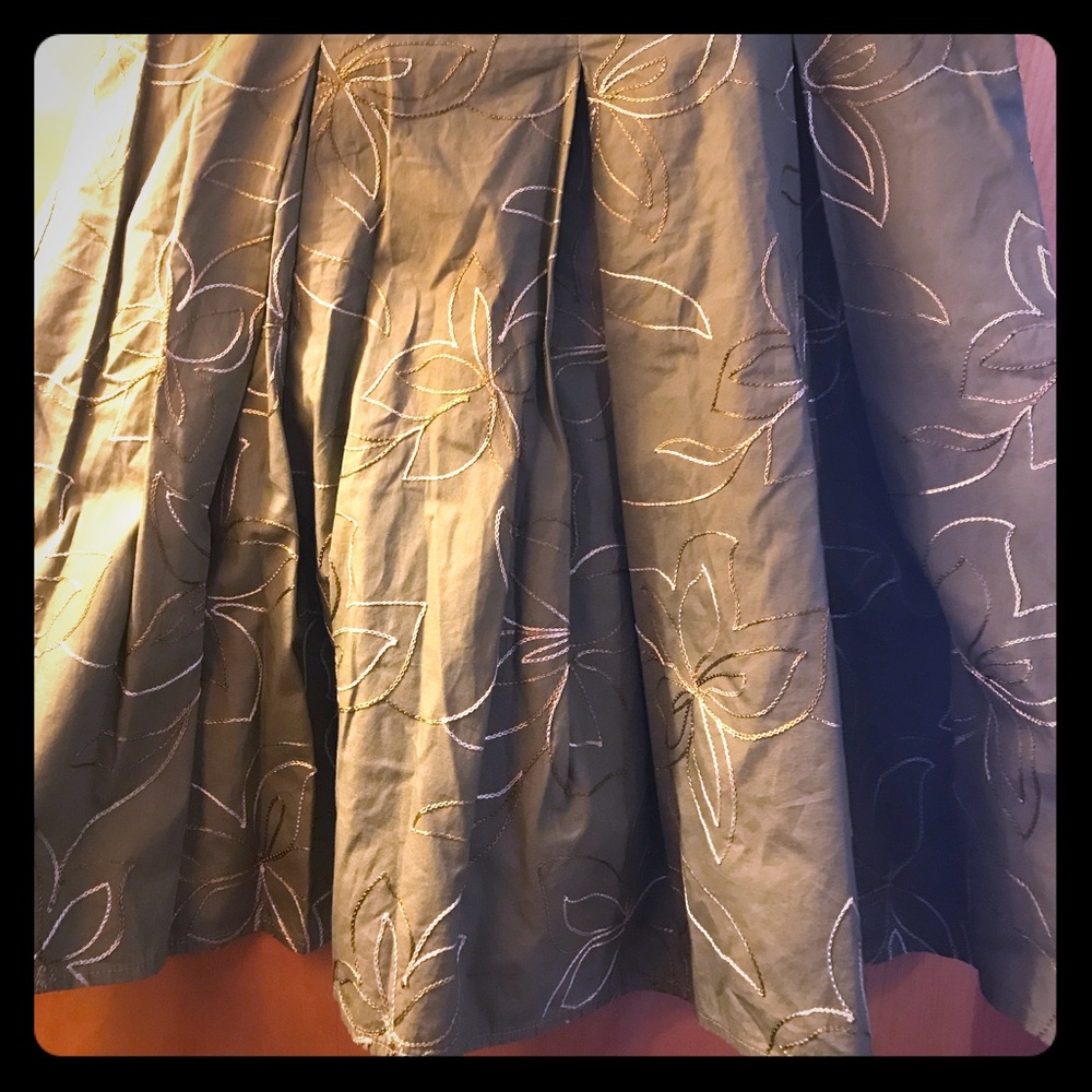 ⭐️FLASH SALE⭐️ olive A-line skirt w/stitching
