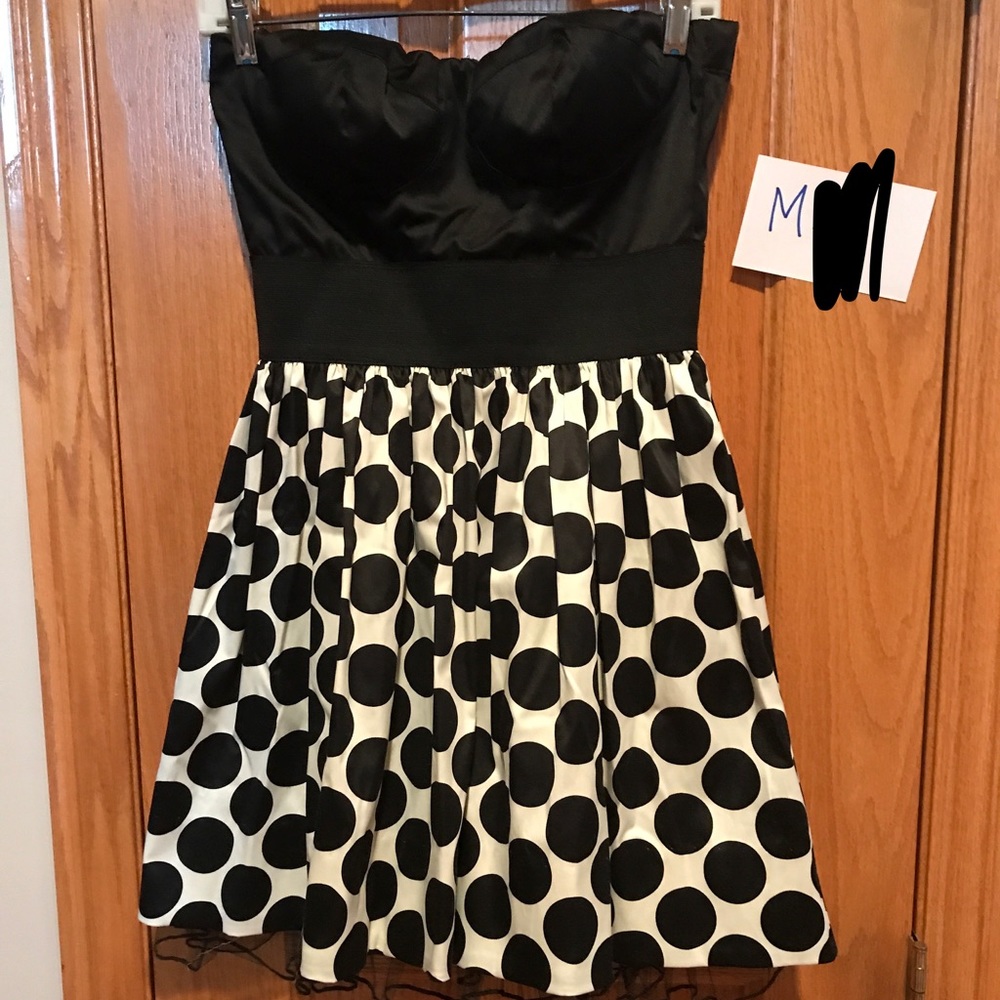 Elegant Black & white polkadot dress, size medium