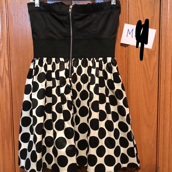 Elegant Black & white polkadot dress, size medium - Picture 2 of 2