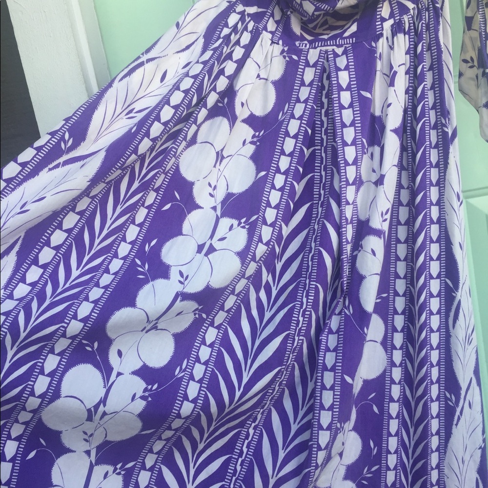 Beautiful purple & white VINTAGE Hawaiian dress