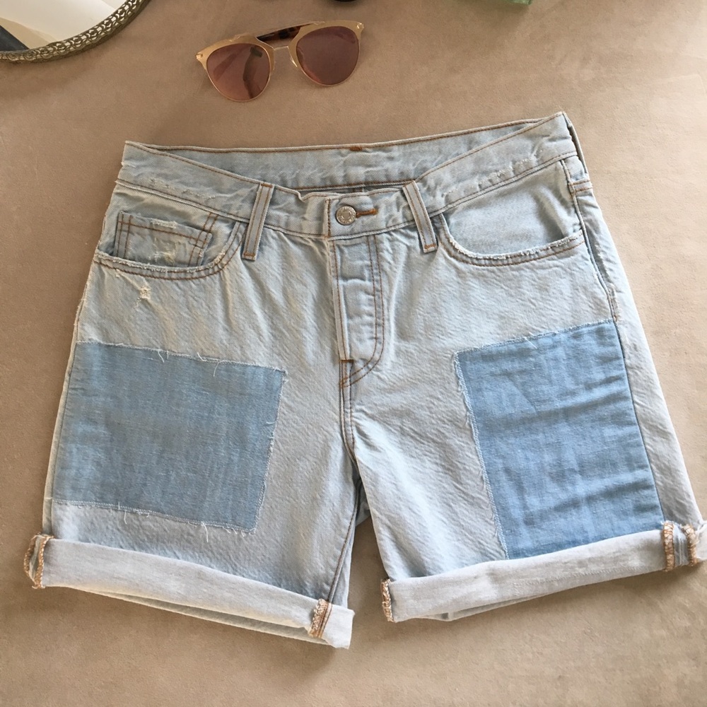 Levi shorts size 28