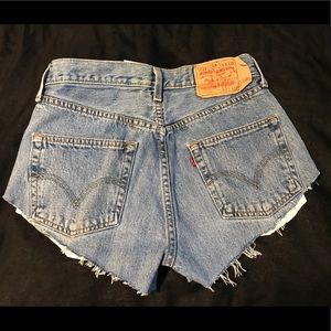 levi cutoff jean shorts
